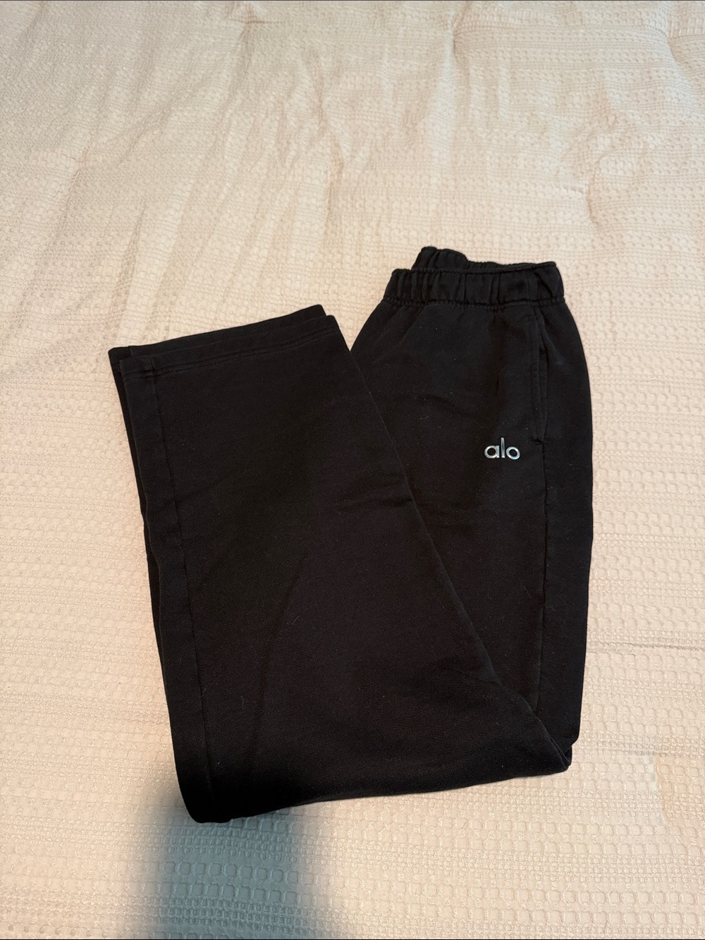 ALO Yoga Black Sweatpants with Contrasting Logo